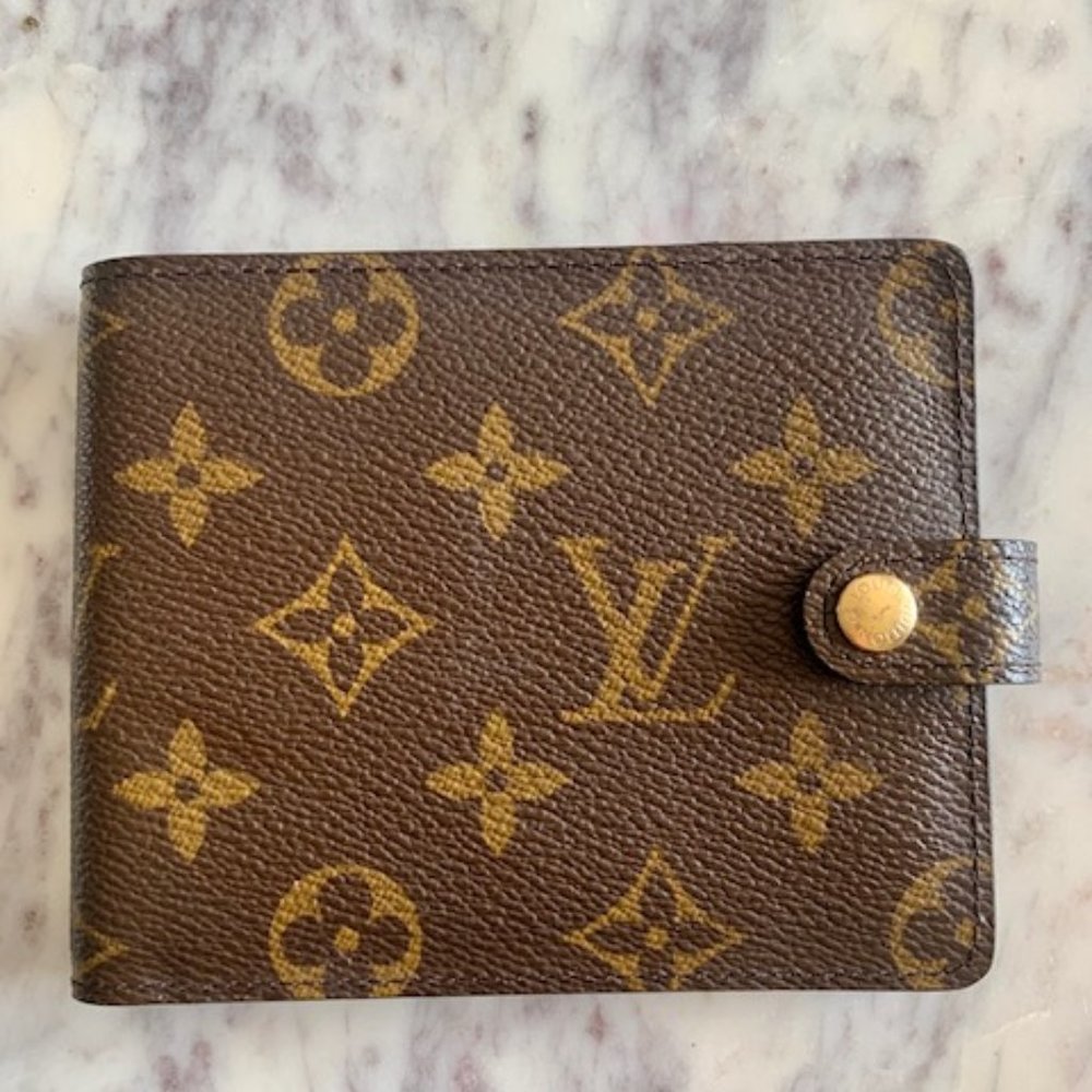 Louis Vuitton Monogram Bifold Card Holder Wallet